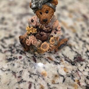 Decorative BOYDS BEARS AND FRIENDSFigurine with Flowers